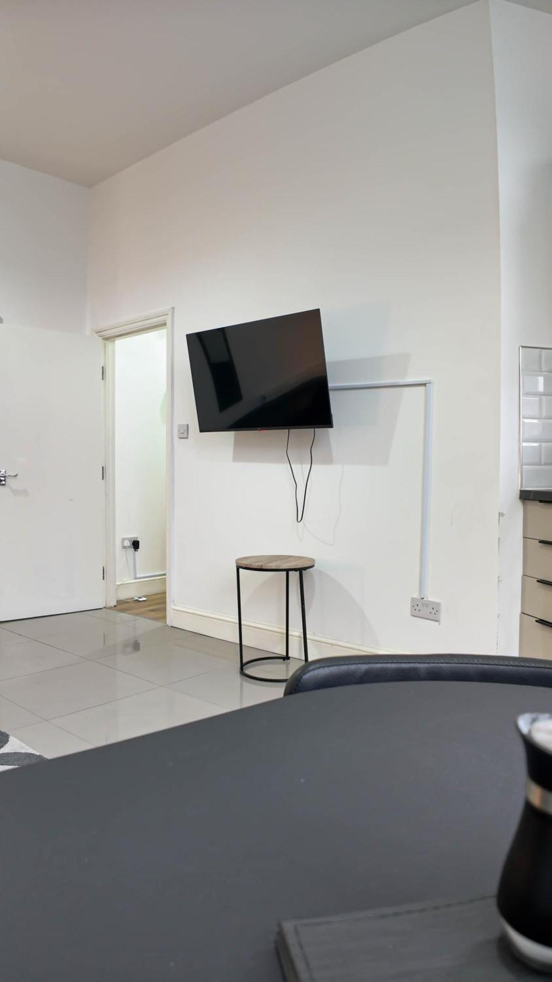 Spacious 2 Bed With Patio In Camden Wr201 Апартаменты Лондон