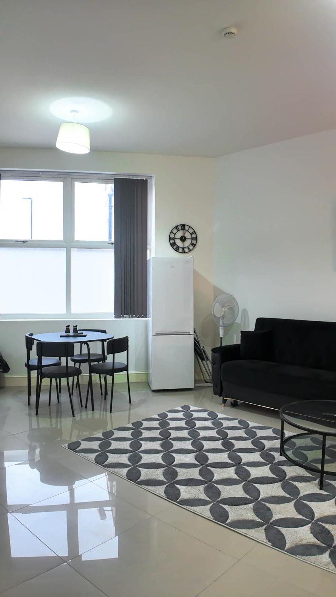 Spacious 2 Bed With Patio In Camden Wr201 * Лондон