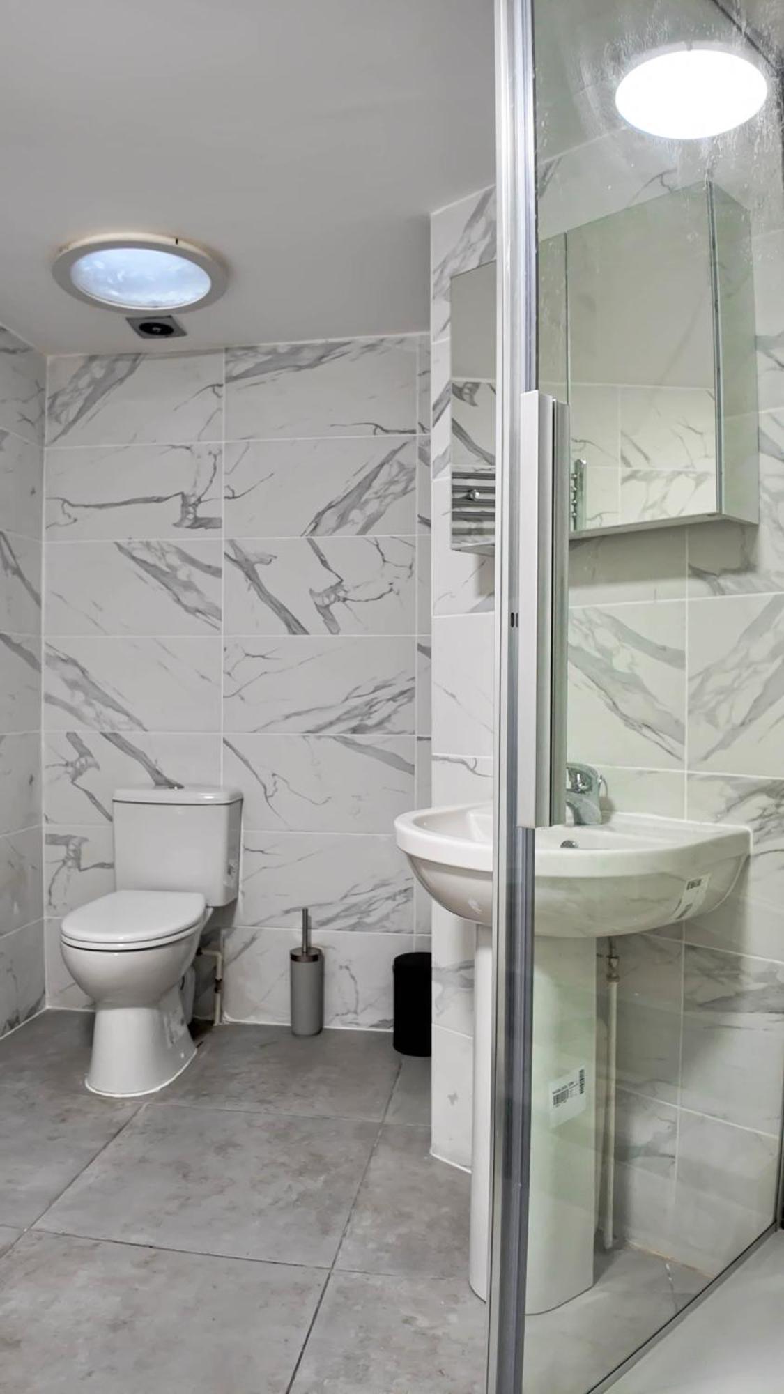 Апартаменты Spacious 2 Bed With Patio In Camden Wr201 *