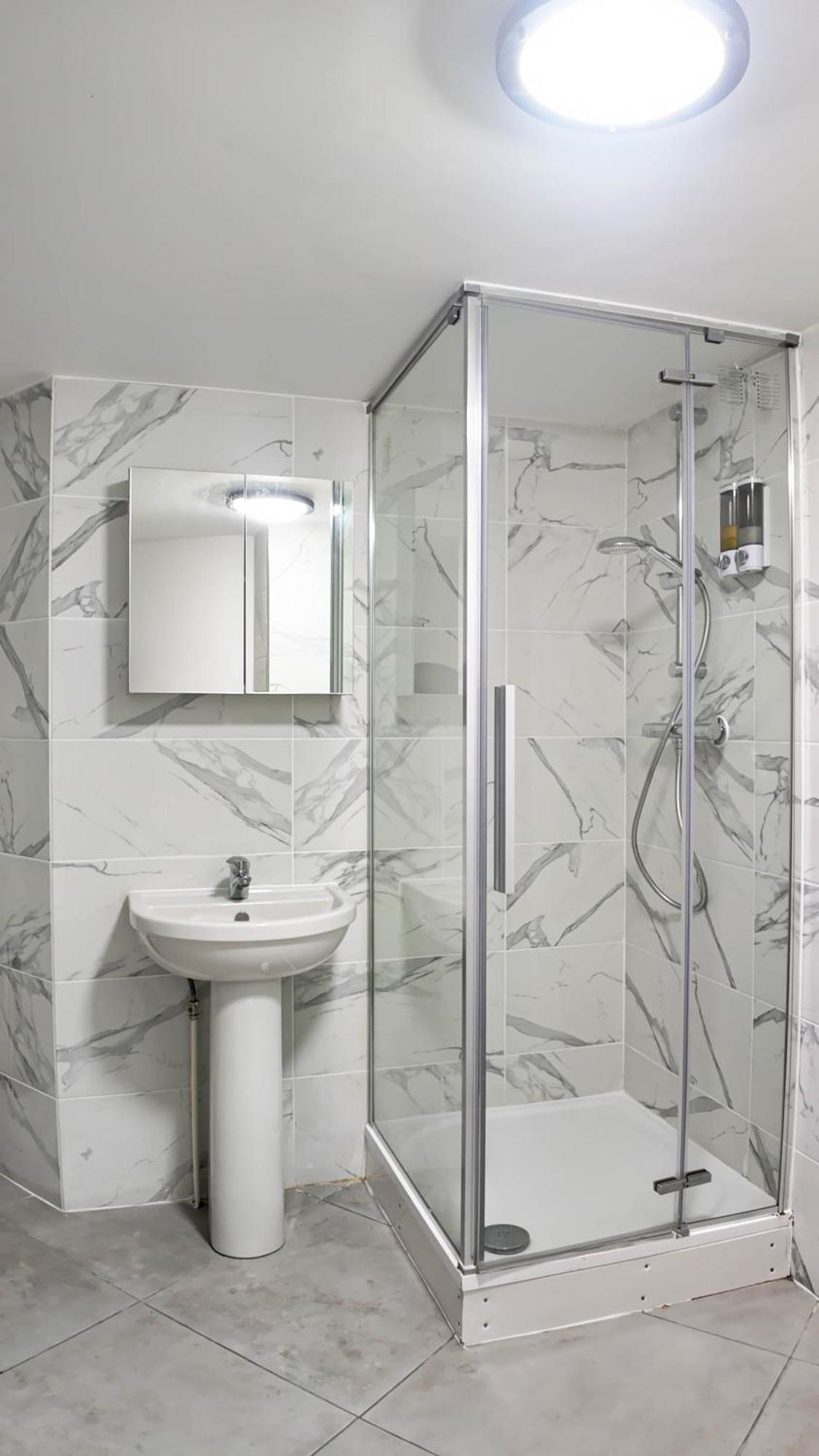 Spacious 2 Bed With Patio In Camden Wr201 * Лондон