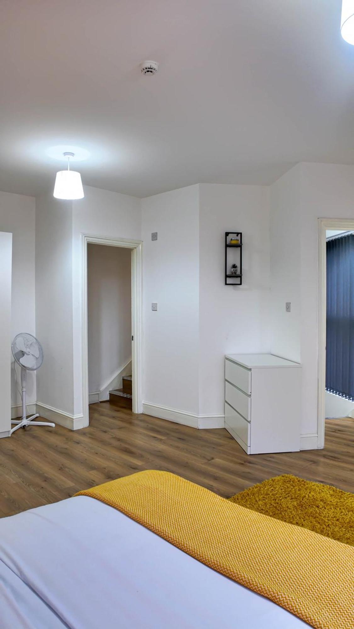 Spacious 2 Bed With Patio In Camden Wr201 Апартаменты *